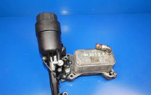 Mercedes-Benz C W205 Oil filter mounting bracket 
