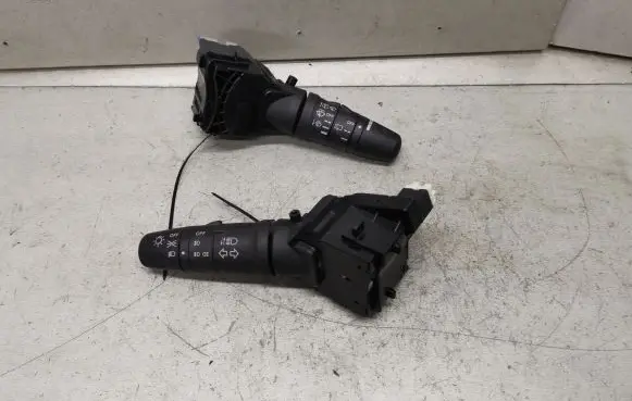 Nissan Primera Wiper turn signal indicator stalk/switch 25260AV610 25540AV600