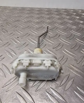Audi A8 S8 D2 4D Central locking vacuum pump 4D0862153B