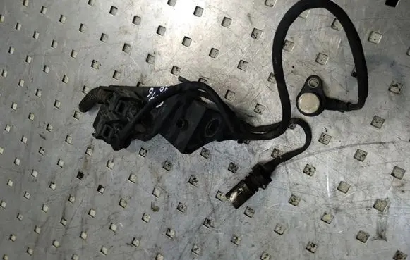 Volvo S80 Fender mounting bracket 9155845