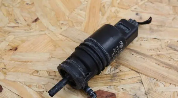 BMW 3 E46 Windscreen/windshield washer pump 8362154