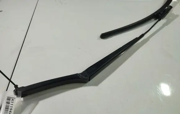 Skoda Octavia Mk2 (1Z) Front wiper blade arm 