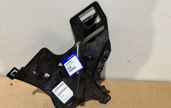 Volvo XC40 Front bumper mounting bracket 32136093