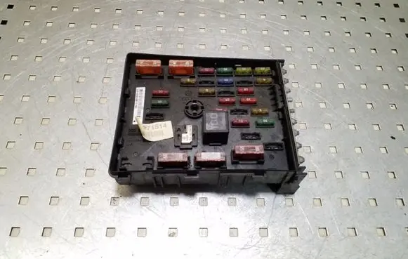 Volkswagen PASSAT B6 Fuse box set 3C0937125