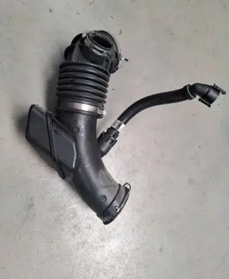 BMW 5 G30 G31 G38 Turbo air intake inlet pipe/hose 8587573 11564310 2E858757303