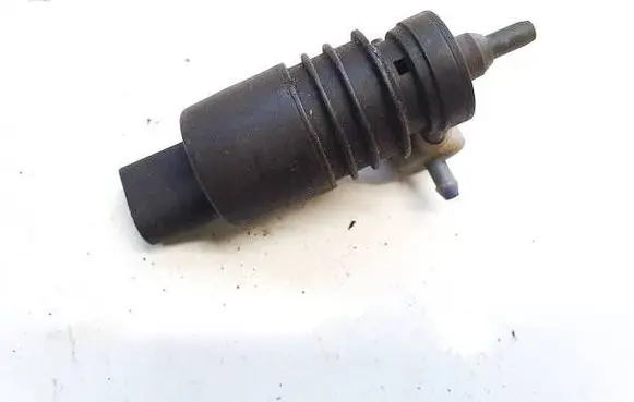 Volkswagen Golf V Windscreen/windshield washer pump 1j0973722
