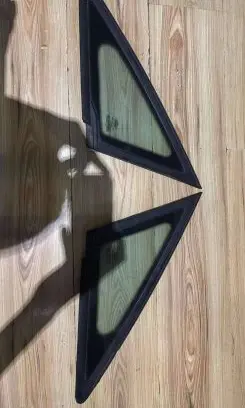 Ford Grand C-MAX Front triangle window/glass 