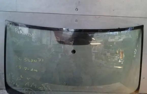Volkswagen PASSAT B8 Front windscreen/windshield window 