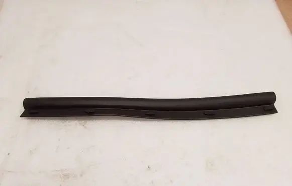 Volkswagen Jetta VI Engine compartment rubber 5C6823708