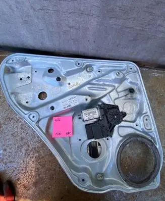 Volkswagen PASSAT B5 Rear door window regulator motor 3B9839751AT 4834117630 9700119097202
