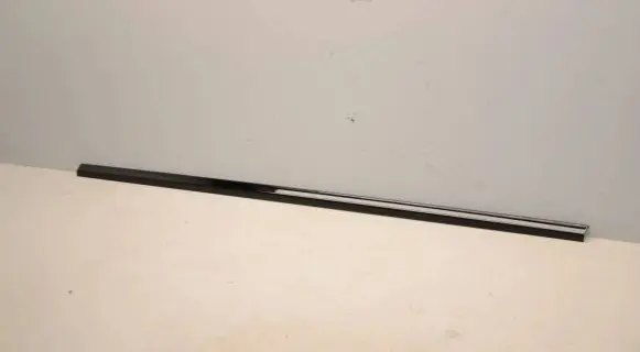 Audi e-tron Rubber seal front door window/glass 4KE837475A 12632