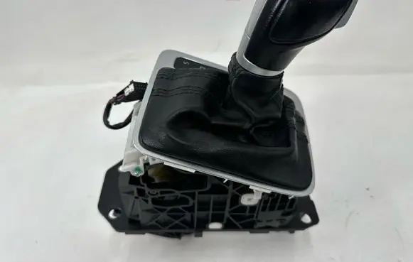 Volkswagen Touareg II Gear shifter/selector 7P1713041C