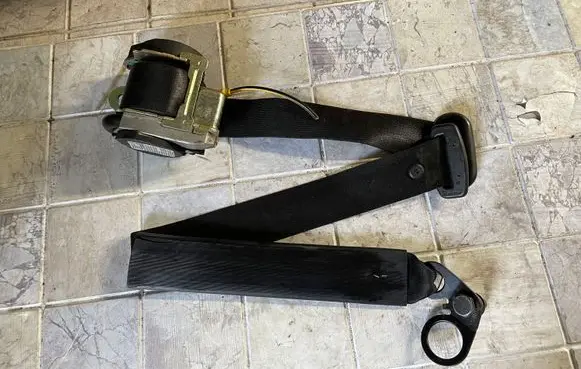 Mercedes-Benz Vaneo W414 Front seatbelt 566287701