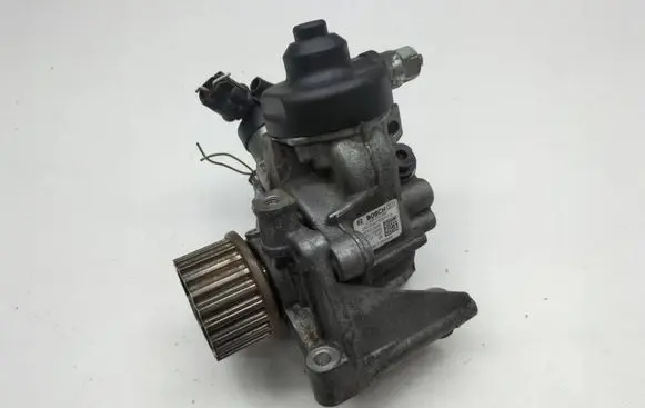 Renault Kangoo II Fuel injection high pressure pump 0445010530