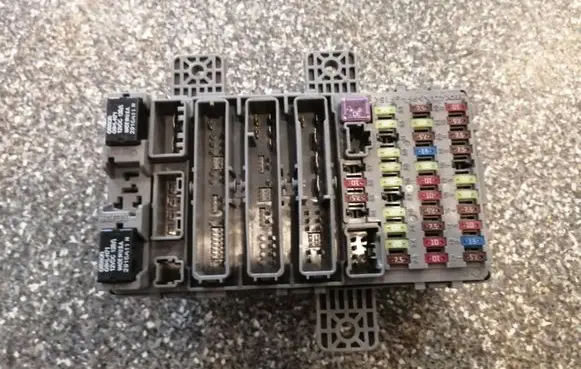 Honda Civic Fuse module 37832LN A000011