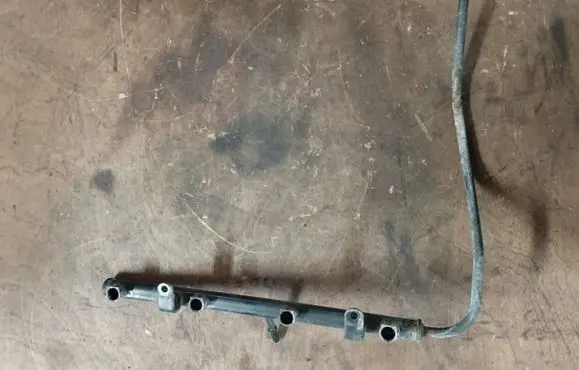 Dodge Durango I Fuel main line pipe