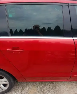 Peugeot 5008 Rear door window glass