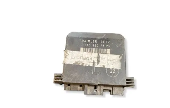 Mercedes-Benz E W210 Door control unit/module 2108207526