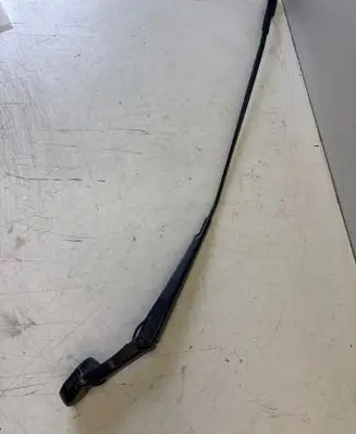 Front wiper blade arm