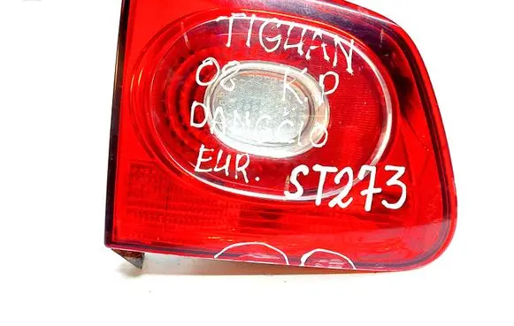 Volkswagen Tiguan Tailgate rear/tail lights 5N0945093B