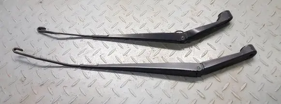 Honda Ridgeline I Front wiper blade arm