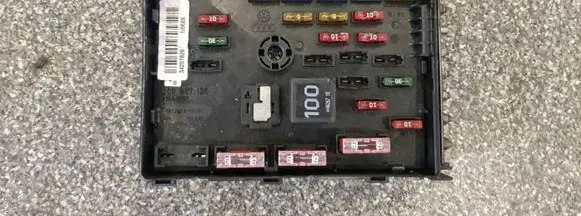Volkswagen PASSAT B6 Fuse module 3C0937125