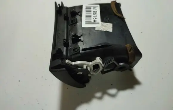Toyota Avensis T250 Dash center air vent grill B0URB0N8518