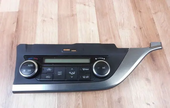 Toyota Auris E180 Air conditioning (A/C) switch 5590002380