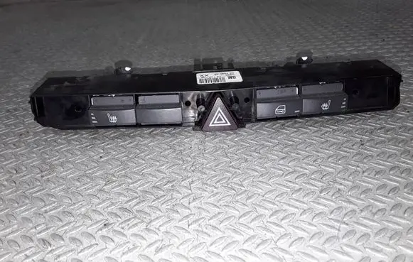 Opel Astra H Hazard light switch 13100109