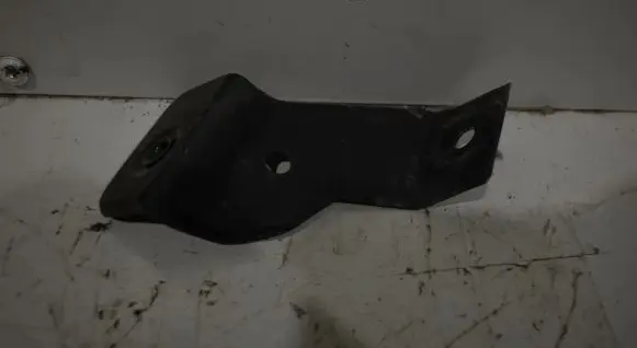 Skoda Superb B5 (3U) Fender mounting bracket 3U0821237A