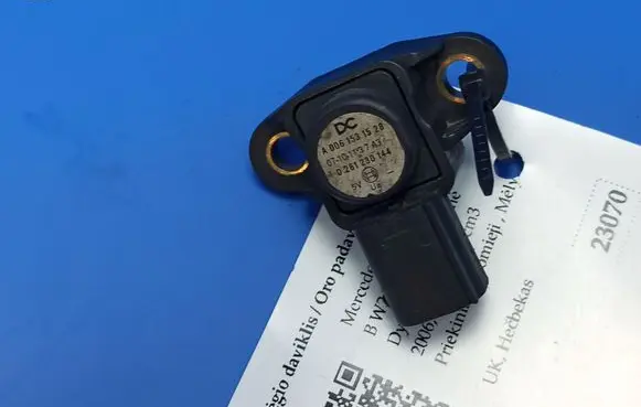 Mercedes-Benz B W245 Air pressure sensor A0061531528 0261230144