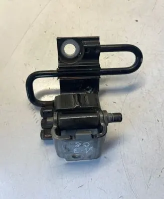Audi A4 S4 B6 8E 8H Front door lower hinge 8E0831411