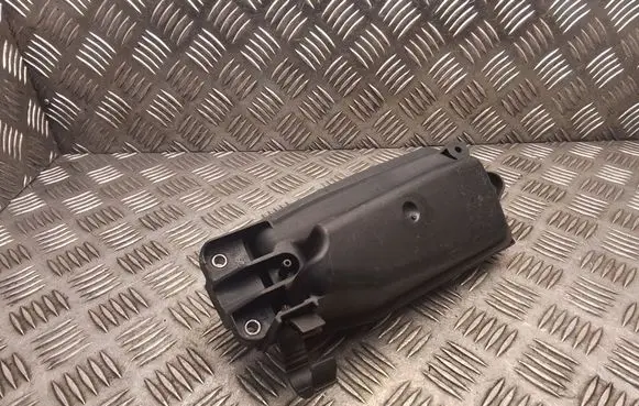 Vacuum air tank