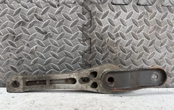 Volkswagen Touran I Engine mounting bracket 1K0199855L