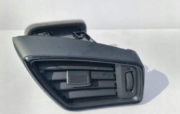 Nissan X-Trail T32 Dashboard side air vent grill/cover trim