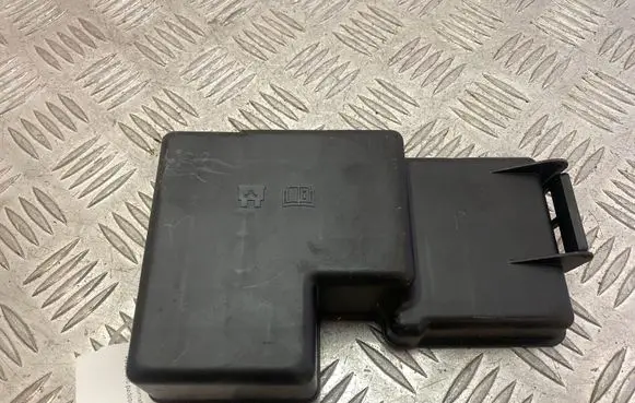 Volvo XC60 Fuse box cover 31676133