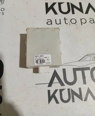 Toyota Avensis T250 Door control unit/module 8974105070 736680A S000003707