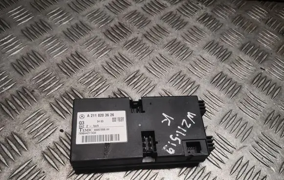 Mercedes-Benz E W211 Seat heating relay 2118203626 A2118203626