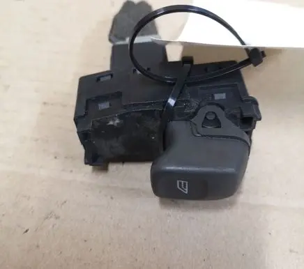 Volvo V70 Electric window control switch 9472275