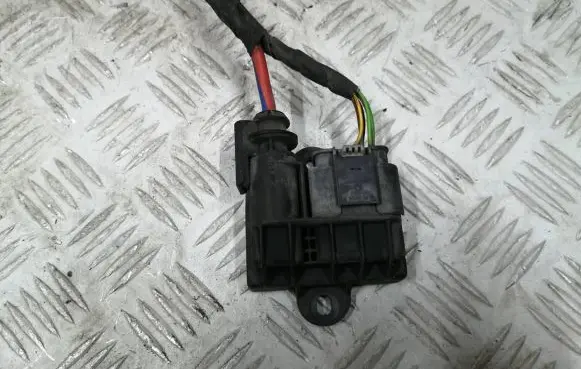 Mercedes-Benz A W176 Glow plug pre-heat relay A6519008802 51299056A 1402001033891