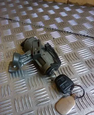 Toyota Corolla E120 E130 Ignition lock 45020024