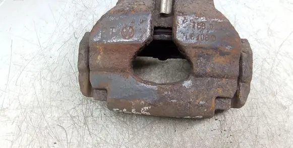 Volkswagen Touareg I Front brake caliper 768