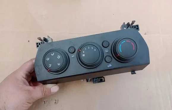 Dacia Sandero III Climate control unit 275004395R