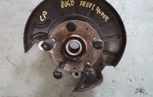 Land Rover Freelander Front wheel hub spindle knuckle