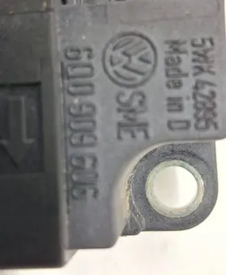 Volkswagen Golf IV Airbag deployment crash/impact sensor 6Q0909606 4808100 5WK42895
