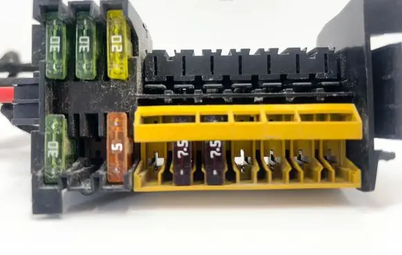 Mercedes-Benz SL R231 Fuse module A2045400150 2045400150
