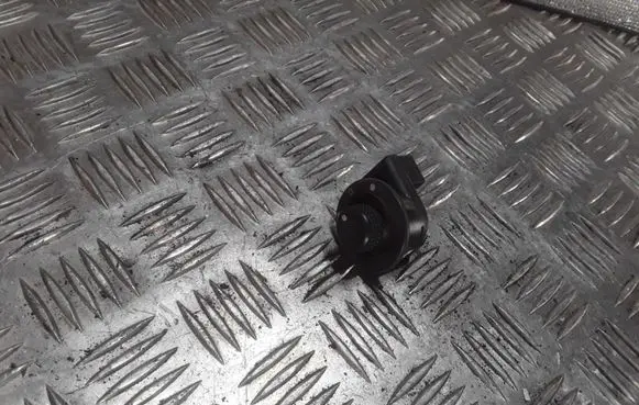 Wing mirror switch
