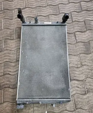 Volkswagen Polo IV 9N3 Coolant radiator 6Q0121253R