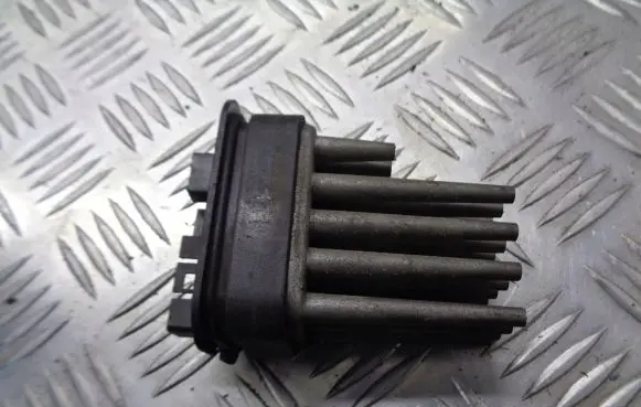 Skoda Fabia Mk1 (6Y) Heater blower fan relay 