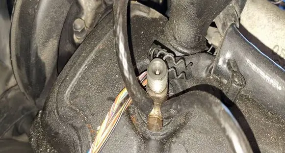 Audi A6 S6 C5 4B Fuel injector 